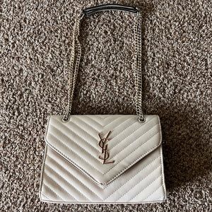 CASSANDRE MATELASSÉ ENVELOPE CHAIN WALLET IN GRAIN DE POUDRE EMBOSSED LEATHER